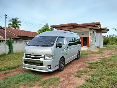 Toyota Commuter เบาะVIP3แถว รองรับลูกค้า 9 ท่าน