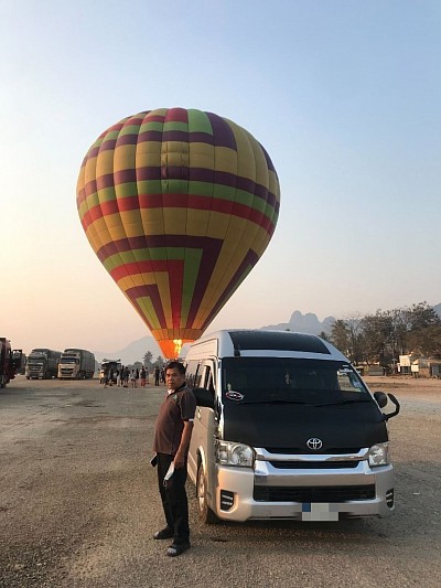 รถตู้ VIP  เบาะ 3 แถว รองรับลูกค้า 9 ท่านครับ