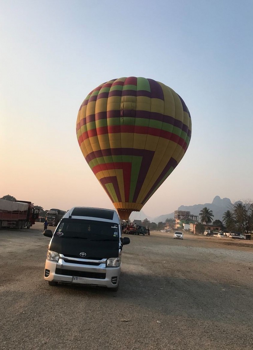 Van service for 8-9 customer Thai-Laos